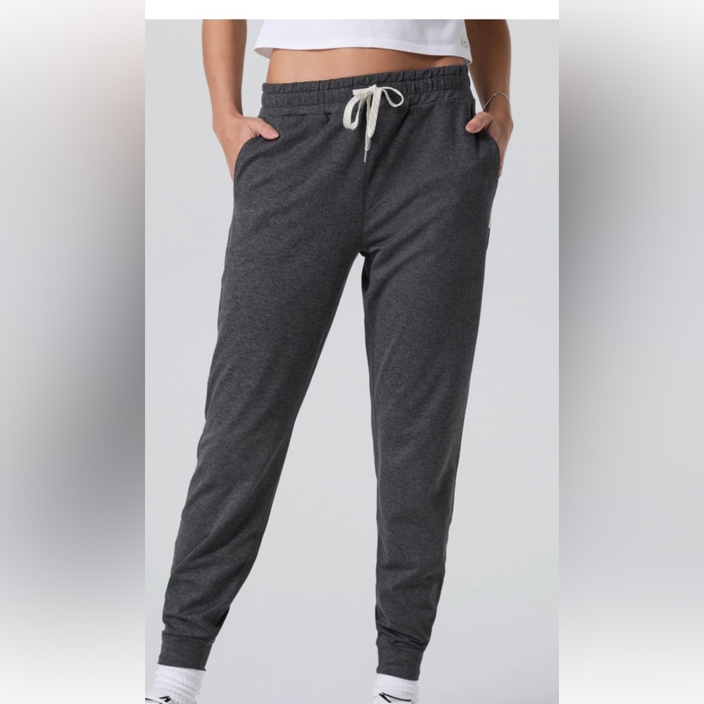 Vuori Performance Jogger size medium
